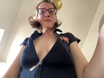 Hairy_horny_mommy webcam stripchat model stream image