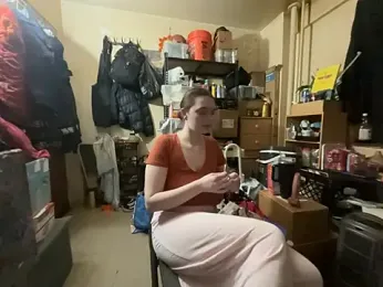 Snowbunnycake_131 की स्ट्रीम इमेज