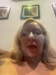 Juuhschmitt की स्ट्रीम इमेज