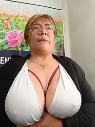 __valentina18 webcam stripchat model stream image